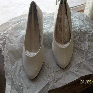 9.2.5 So Soft White 2" Heels